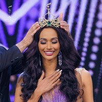 Dan runner up 3 Miss Grand Interntional 2020 adalah Aurra Kharishma dari Indonesia. Aurra merupakan wanita kelahiran Majalengka, Jawa Barat yang dipilih Yayasan Dunia Mega Bintang pimpinan Ivan Gunawan sebagai pemenang Miss Grand Indonesia 2020. Foto: Dok. Instagram @missgrandinternational