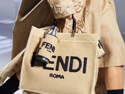 Tas Botol Minum Jadi Tren Fashion 2021, Intip Desainnya yang Stylish