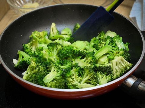 Stir fried broccoli with garlic - home cook