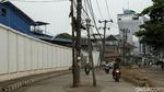Waduh, Tiang di Tengah Jalan Perancis Tangerang Belum Dibenahi
