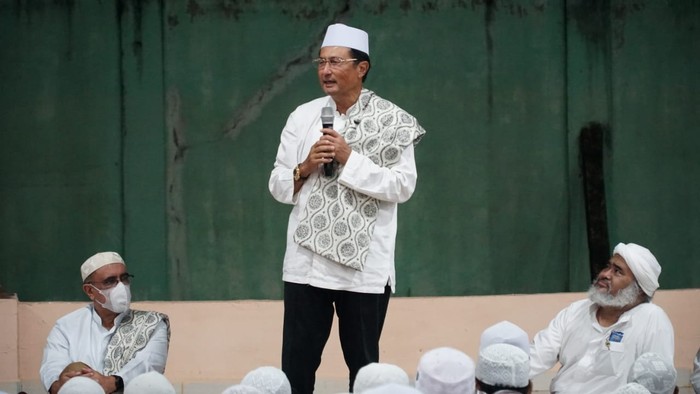 Wakil Ketua MPR, Fadel Muhammad mengunjungi Pondok Pesantren Rubath Al Muhibbien, Sako Kenten, Palembang, Sumatera Selatan, Minggu (28/3).