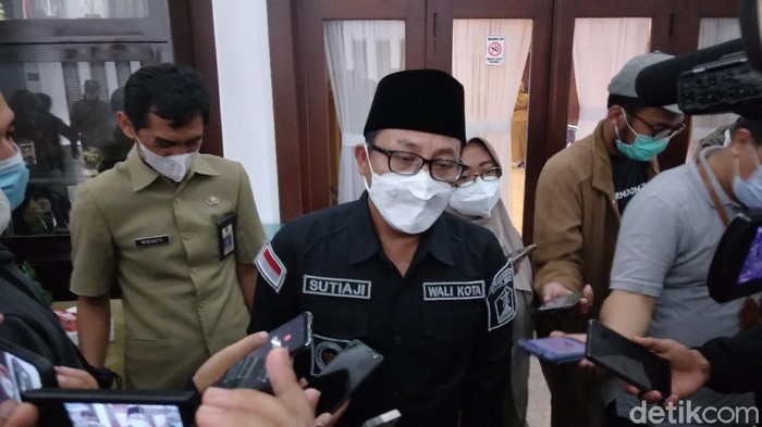 Wali Kota Sutiaji