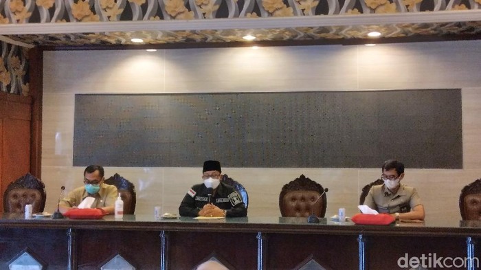 Wali Kota Sutiaji