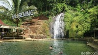 Jumlah wisatawan yang datang di akhir pekan bisa mencapai ribuan. Mereka datang dari berbagai daerah ke wisata Kali Bening. (Dian Utoro Aji/detikTravel)