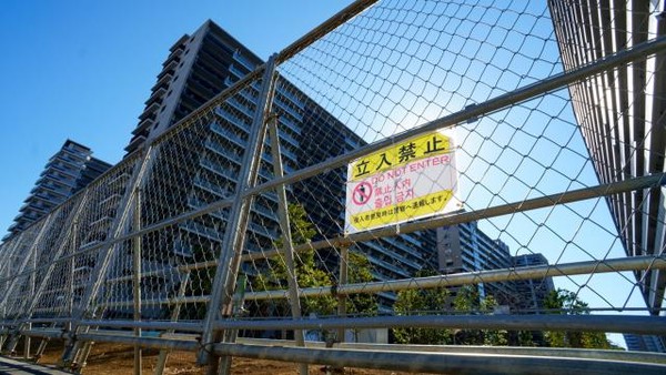 Kabar itu pun berseliweran di media sosial Twitter, di mana tak sedikit warganet setempat yang mengunggah potret terkini dari wisma atlet Tokyo itu. Bangunannya memang masih tampak baru dan terawat, tapi tiada aktivitas di sana (Twitter) Kabar itu pun berseliweran di media sosial Twitter, di mana tak sedikit warganet setempat yang mengunggah potret terkini dari wisma atlet Tokyo itu. Bangunannya memang masih tampak baru dan terawat, tapi tiada aktivitas di sana (Twitter)