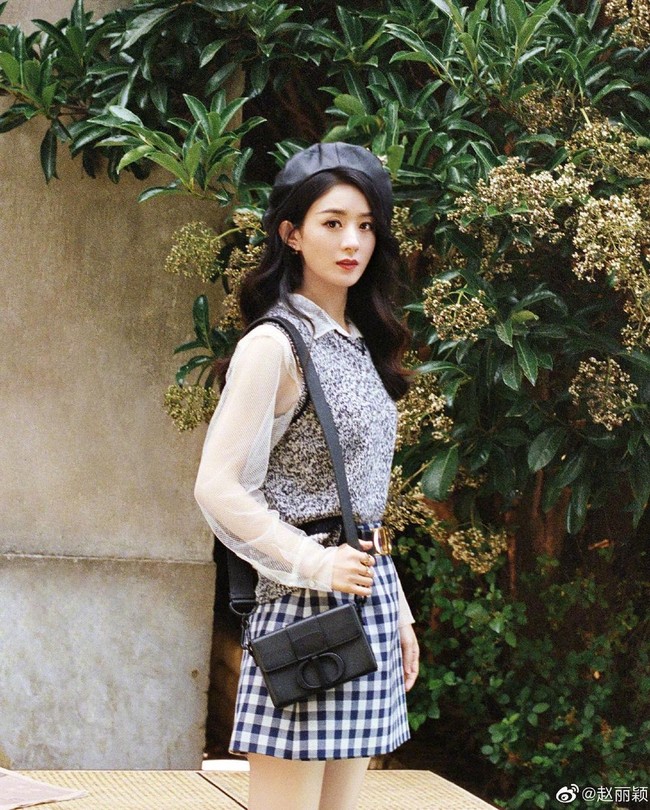 Di awal karier, latar belakang Zhang Liying pun sempat menjadi perbincangan. Sejumlah haters bahkan menyerangnya dengan mengatakan ia tidak pantas jadi artis karena dibesarkan oleh keluarga petani. Foto: dok. Weibo