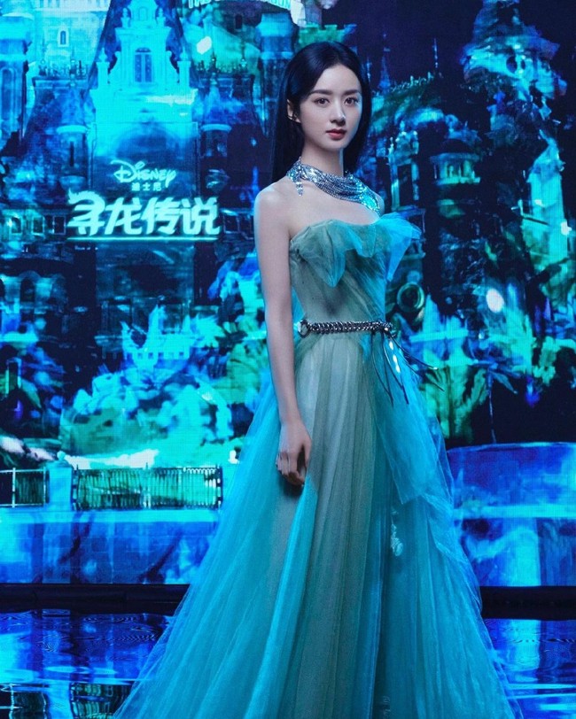 Proyek terbaru Zhao Liying adalah film Disney, Raya and The Last Dragon. Dalam animasi yang terinspirasi dari kebudayaan Asia Tenggara itu, lawan main Wang Yibo ini mengisi suara pemeran utama, Raya, untuk versi China dari filmnya. Foto: dok. Weibo