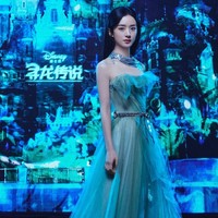 Proyek terbaru Zhao Liying adalah film Disney, Raya and The Last Dragon. Dalam animasi yang terinspirasi dari kebudayaan Asia Tenggara itu, lawan main Wang Yibo ini mengisi suara pemeran utama, Raya, untuk versi China dari filmnya. Foto: dok. Weibo