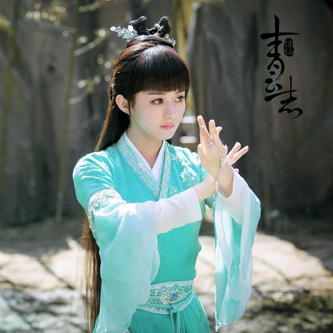 Wanita 33 tahun tersebut meraih popularitas setelah bermain dalam Legend of Lu Zhen di 2013. Sejak saat itu, serial dan film yang dibintangi Zhao Liying hampir selalu mendapat rating bagus, sebut saja Boss & Me, The Journey of Flower, The Mystic Nine, Noble Aspirations, Princess Agents, The Story of Minglan, dan yang terbaru Legend of Fei. Foto: dok. Weibo