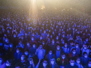 Uji Coba Konser Indoor di Paris: 5 Ribu Penonton Pakai Masker-Tes COVID