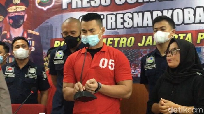 Agung Saga sesenggukan menyesali kembali ditangkap karena narkoba