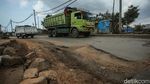 Ampun! Jalan Raya Perancis Tangerang Rusak parah