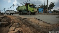 Warga yang menggunakan akses jalan ini kerap menyuarakan via media sosial.  