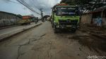 Ampun! Jalan Raya Perancis Tangerang Rusak parah