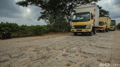 Ampun! Jalan Raya Perancis Tangerang Rusak parah