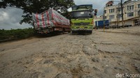 Anggota Komisi IV DPRD Kota Tangerang, Rusdi Alam meminta Walikota dan Dinas PUPR Kota Tangerang segera merespons keinginan warga agar Jalan Raya Perancis yang mengalami kerusakan parah segera diperbaiki. Terlebih perbaikan jalan ini juga untuk mendongkrak ekonomi wilayah.  
