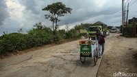 Kondisi Jalan Raya Perancis saat ini mengalami kerusakan hingga 70 persen sepanjang 2,5 km. Kerusakan terlihat mulai dari pertigaan Indomaret Rawa Jeruk/J Hotel sampai Kosambi Permai/BCA sehingga sering menimbulkan kemacetan panjang dan kecelakaan.  