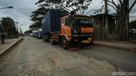 Ampun! Jalan Raya Perancis Tangerang Rusak parah