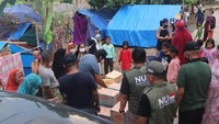 Penyaluran bantuan itu diberikan langsung kepada para pengungsi di Tampa Padang, Mamuju sekaligus melakukan survey untuk rencana implementasi program recovery yang rencananya akan dilaksanakan pada bulan April hingga Agustus 2021 mendatang. Foto: dok. NU Care
