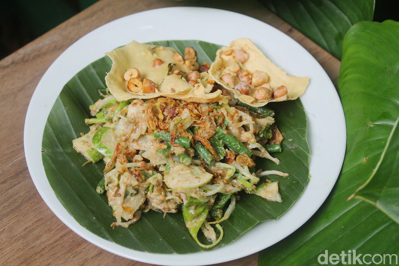 Bebek Perdikan: Gurih Empuk Bebek Goreng di Restoran Hidden Gems dalam Gang Sempit