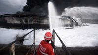 Polisi belum memastikan penyebab kebakaran di empat tangki milik RU VI Balongan Kabupaten Indramayu.