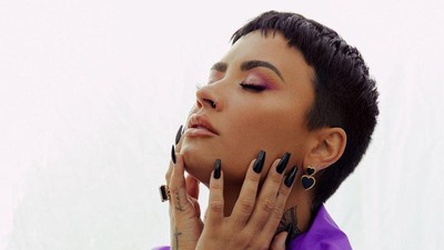 6 Seleb Ini Ngaku Non-Biner, Bukan Laki-laki atau Perempuan