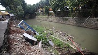 Panjang longsor turap mencapai 32 meter dan kedalaman 5,5 meter. 