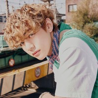 V BTS dinobatkan sebagai visual grup KPop paling tampan oleh Dispatch. Pemilik nama asli Kim Taehyung ini dijuluki CGV (singkatan Computer Graphics dan V) karena ketampanannya tak lagi realistis. Foto: dok Big Hit Entertainment