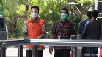 Dalam sidang yang digelar secara virtual di Pengadilan Tipikor Jakarta, Hiendra divonis 3 tahun penjara dan denda Rp 100 juta subsider 4 bulan kurungan. 