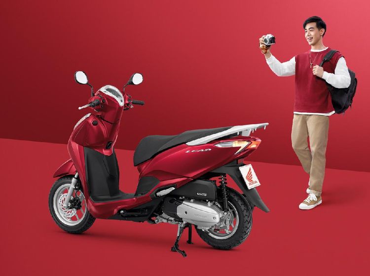 PCX 160 Kalah! Ini Honda Lead 125 yang Bagasinya Muat 2 Helm
