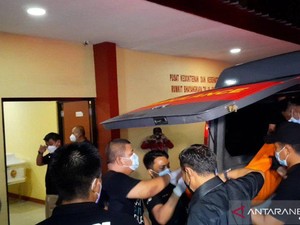 Keluarga Terduga Penyerang Mabes Polri Zakiah Aini Datangi RS Polri