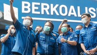 Pengurus PD tampak gembira dengan ditolaknya kepengurusan Moeldoko. (Foto: Andhika/detikcom)
