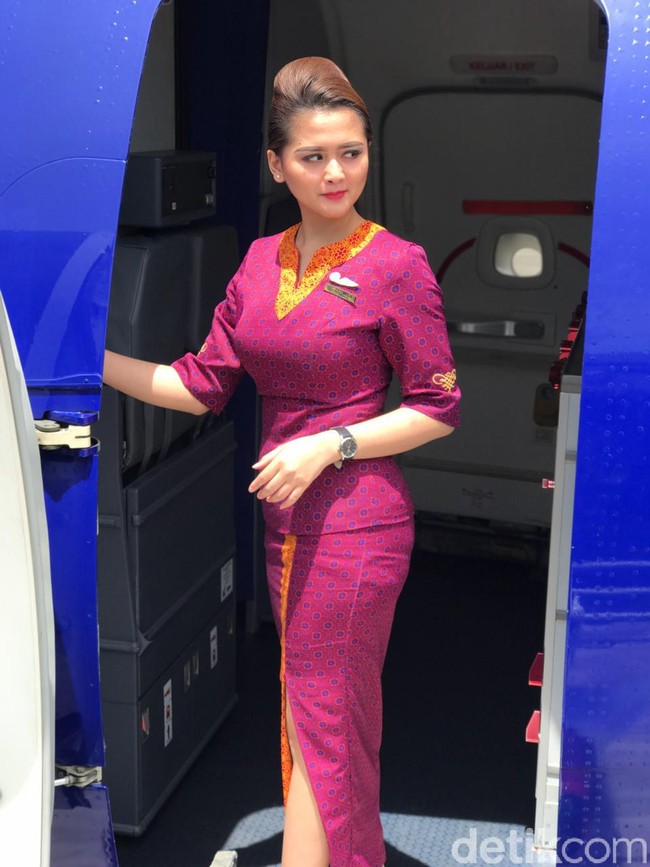 Dalam wawancara dengan Wolipop, wanita yang berasal dari Semarang, Jawa Tengah ini mengungkapkan jika ia bekerja sebagai pramugari sejak 2017. Dan memutuskan untuk resign pada 2019 karena ia sempat berpikir tidak selamanya akan berada di dunia penerbangan. Foto: Dok. pribadi ESti.