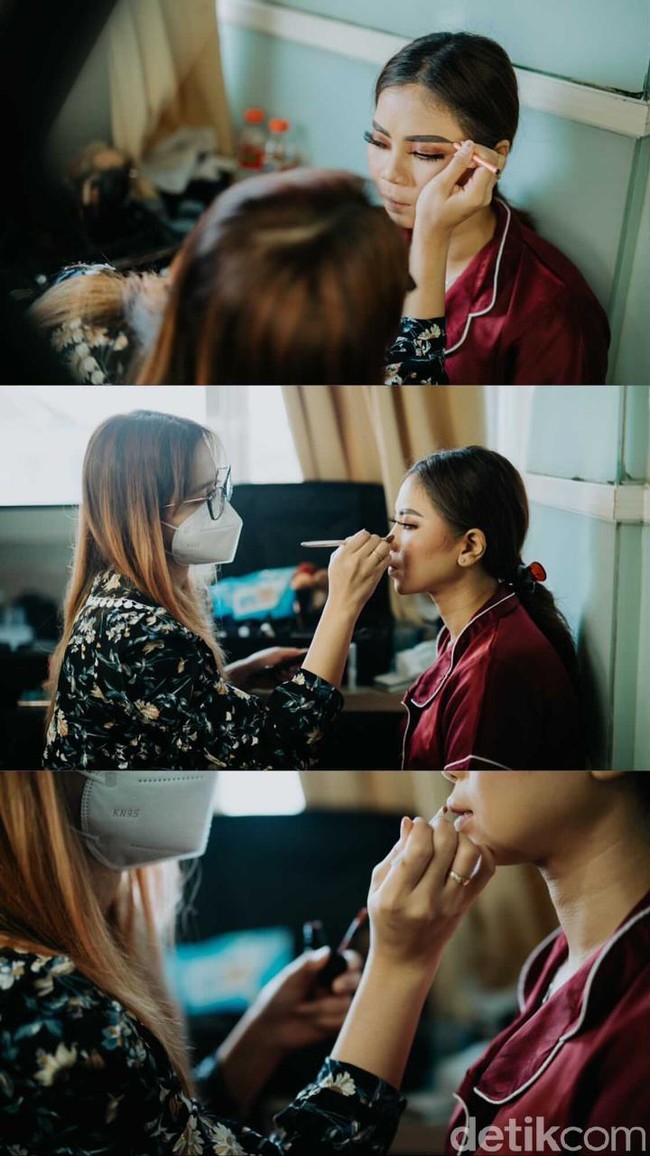 Hasil makeupnnya banyak dipuji, Esti Utomo lalu membuka kelas makeup private. Dan tak disangka-sangka peminatnya membludak. Ia mengatakan jika peserta kelas makeupnya ada yang berasal dari luar Pulau Jawa. Foto: Dok. pribadi ESti.