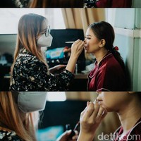 Hasil makeupnnya banyak dipuji, Esti Utomo lalu membuka kelas makeup private. Dan tak disangka-sangka peminatnya membludak. Ia mengatakan jika peserta kelas makeupnya ada yang berasal dari luar Pulau Jawa. Foto: Dok. pribadi ESti.