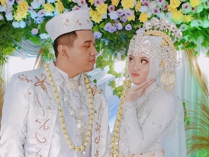 Kisah pengantin yang viral di TikTok. Kisah pengantin yang viral di TikTok.