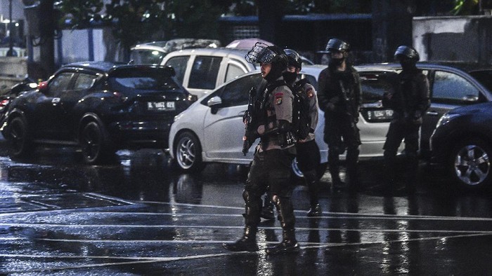 Suasana gedung Mabes Polri pascapenyerangan terduga teroris di Jakarta, Rabu (31/3/2021). Mabes Polri memperketat penjagaan pascaserangan dari terduga teroris yang tewas di tempat usai baku tembak. ANTARA FOTO/Muhammad Adimaja/wsj.