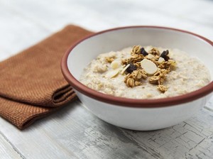 Oatmeal untuk Diet: Manfaat hingga Resep Mudah dan Enak