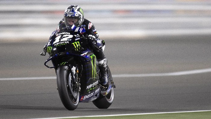 DOHA, QATAR - MARCH 28:  Maverick Vinales of Spain and Monster Energy Yamaha MotoGP Team  heads down a straight during the MotoGP race during the MotoGP of Qatar - Race at Losail Circuit on March 28, 2021 in Doha, Qatar. (Photo by Mirco Lazzari gp/Getty Images)