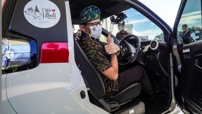 Mobil listrik mungil yang dijajal Sandiaga Uno