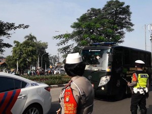 Sidang Kasus Tes Swab Kembali Digelar, Habib Rizieq Tiba di PN Jaktim
