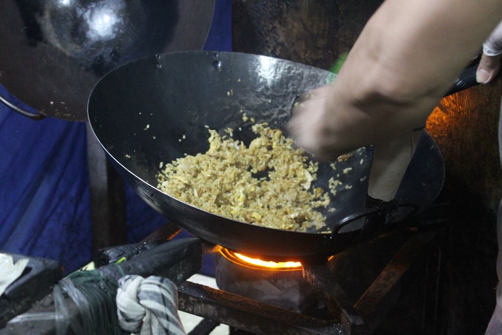 Nikmatnya Nasi Goreng Areng Batok Racikan Mas Itok Khas Pekalongan