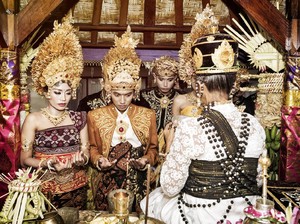 Rangkaian Pernikahan Orang Bali: Madewasa Ayu hingga Mejauman