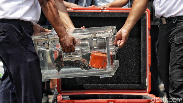 Cockpit voice recorder (CVR) black box atau kotak hitam pesawat Sriwijaya Air SJ182 akhirnya ditemukan. Penemuan CVR ini dikonfirmasi oleh Kementerian Perhubungan.