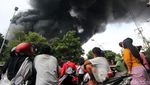 Pabrik Plastik di Surabaya Terkabar