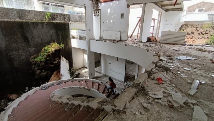 Penampakan rumah mewah di Kedoya yang dibongkar komplotan pencuri.