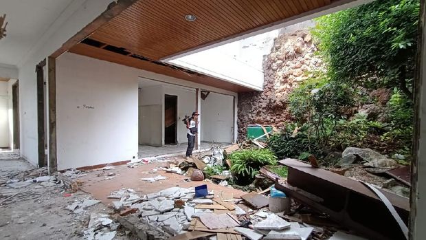 Penampakan rumah mewah di Kedoya yang dibongkar komplotan pencuri.