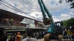 Penggusuran Lahan Sengketa Diwarnai Isak Tangis
