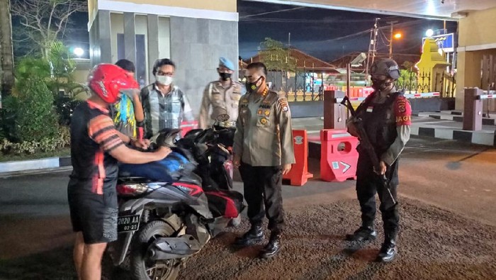 Penjagaan di Polda Banten diperketat.
