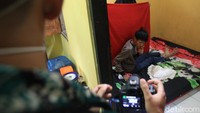 Pelaksanaan perekaman biometrik dilaksanakan dari pintu ke pintu mendatangi warga lansia dan difabel yang belum melakukan perekaman KTP-EL.  